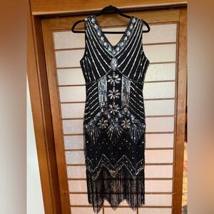 Women's 1920's Flapper Dress size M, Black with Silver Sequins